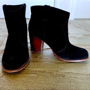 Splendid Suede ankle booties